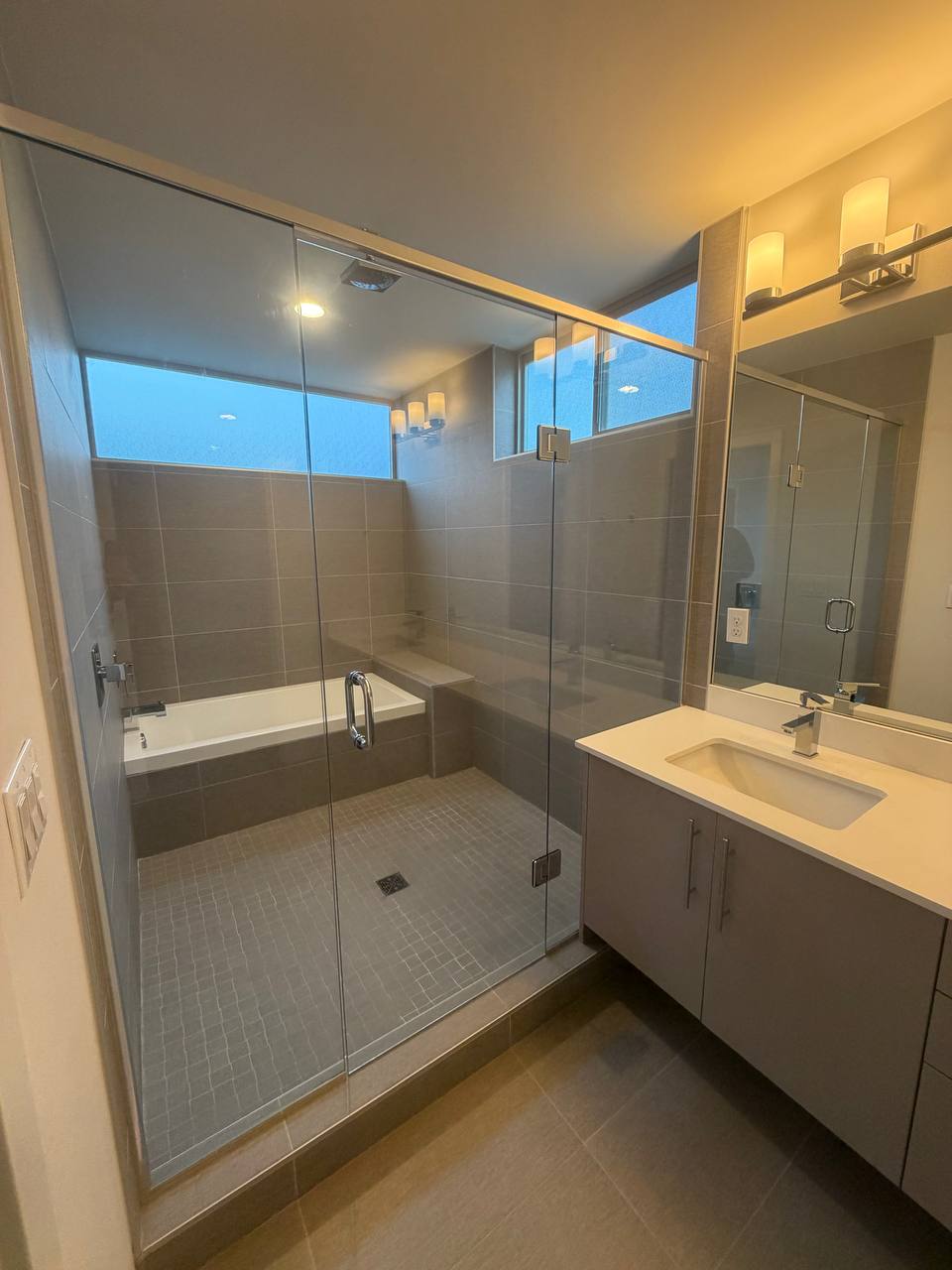 Glass shower enclosure with soaking tub