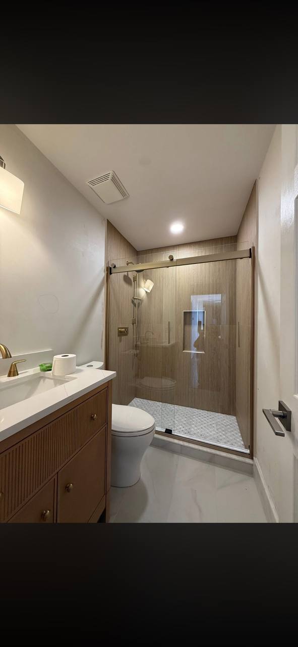 Wood look tile shower with sliding door